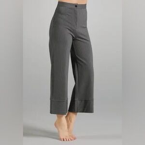Gray pinstriped crop pants S